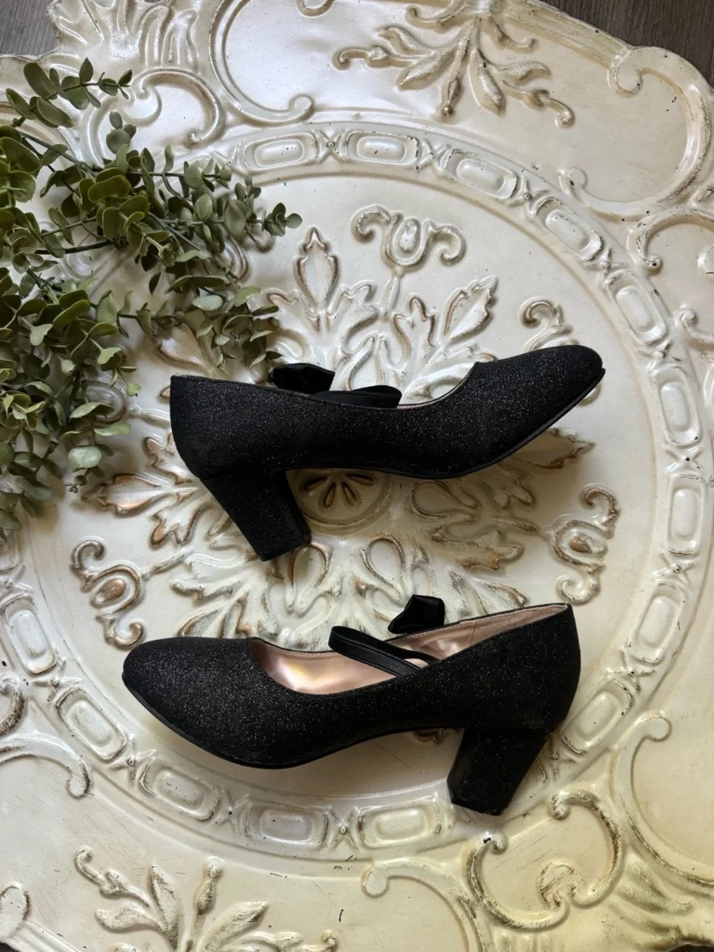 Badgley Mischka Girls' Black Glitter Block Heel Dress Shoes Size 6